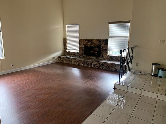 2nd image of 2955 Landscape Dr