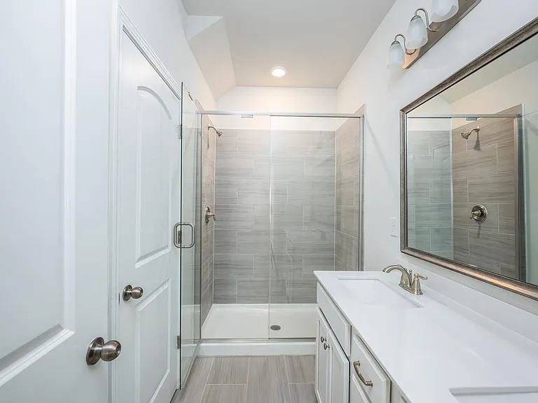 Guest Suite full bath