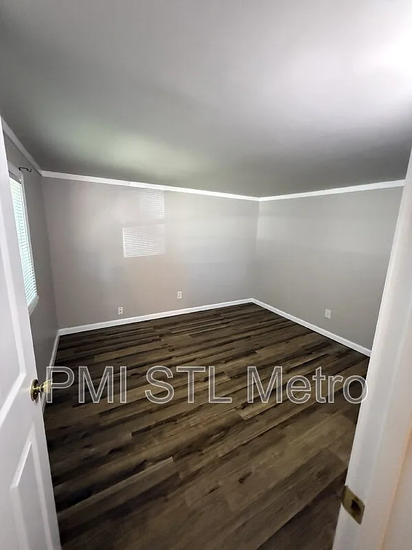Building Photo - 747 Cunningham Ave #23