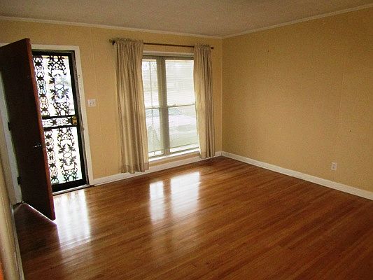 1st image of 1905 Meadow Ln