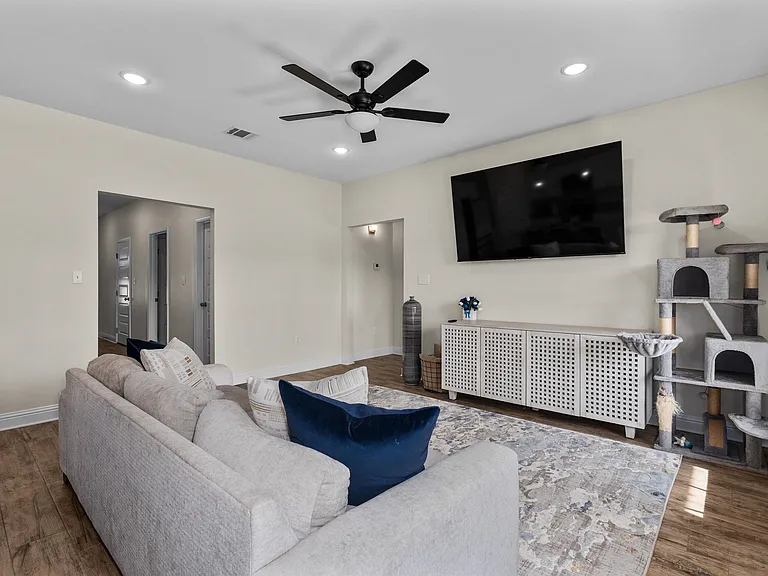 5028 Falcon Bay Dr — Photo 13