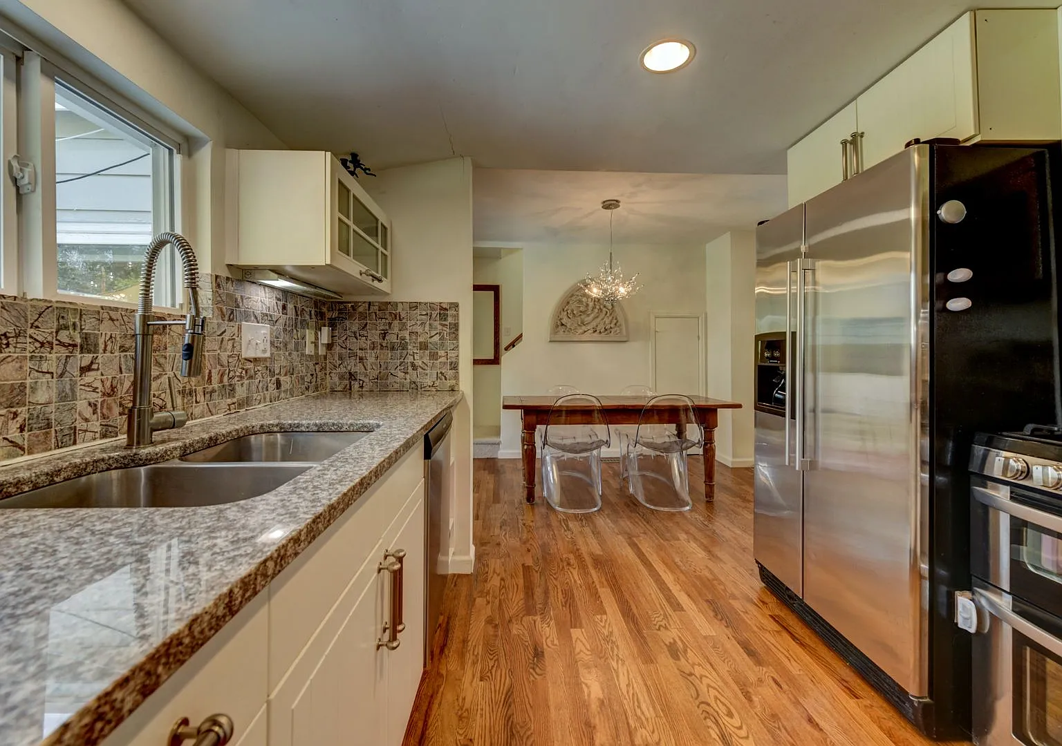 Renovated 3 Bed / 2 Bath Home In Amazing Location — Photo 2