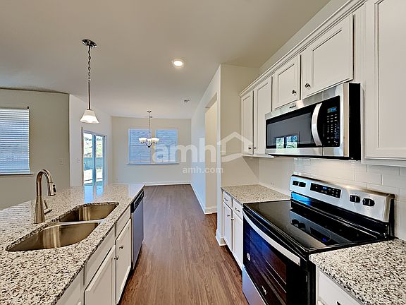 3rd image of 705 Cyprus Ave