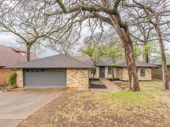 2105 Castle Oaks Dr, Arlington, TX 76012
