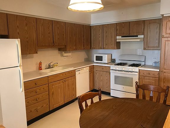 5th image of 7021 W Touhy Ave