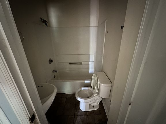 4th image of 2021 Glenn Ave