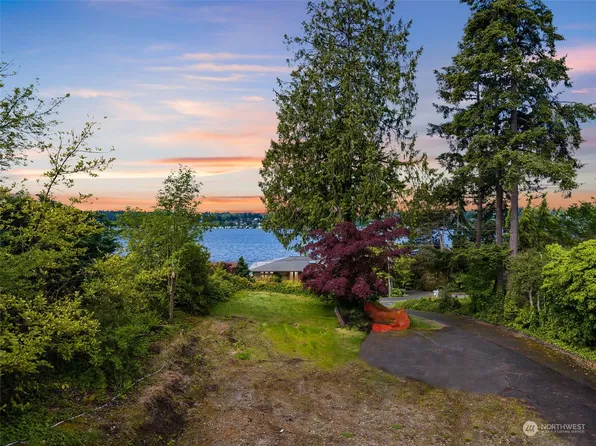 12522 Holmes Point Drive, Kirkland, WA 98034