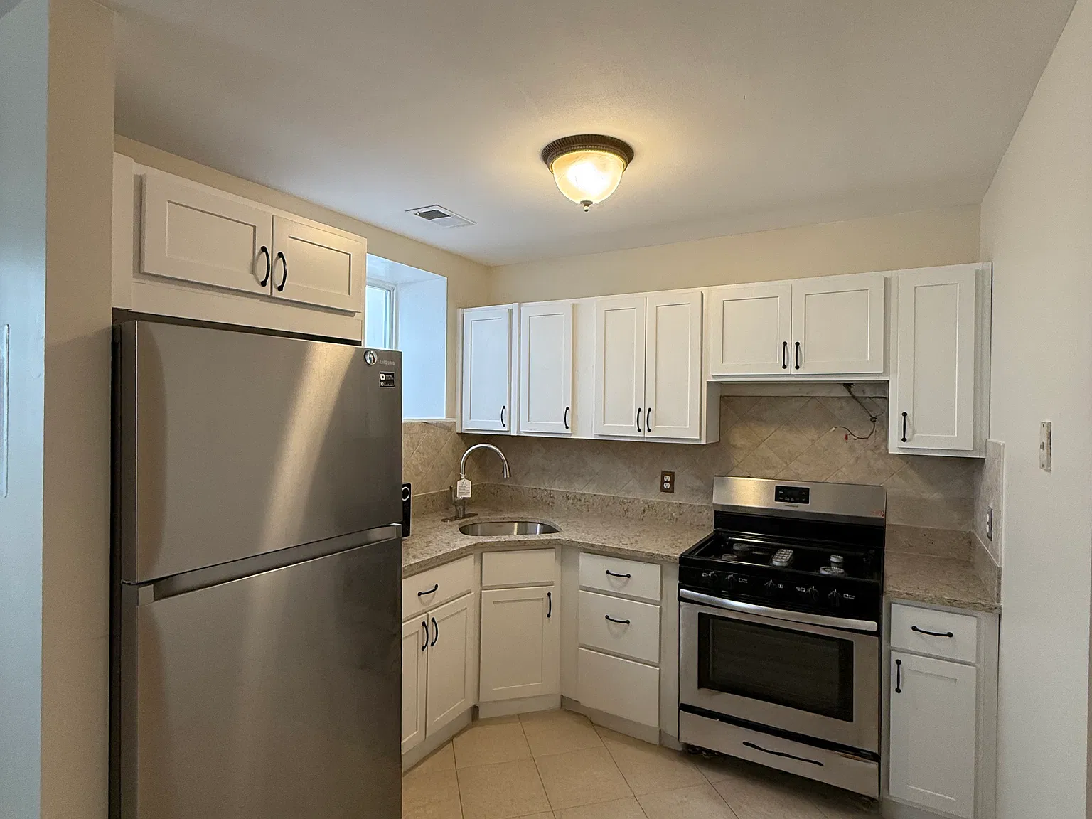 548 Marcy Avenue — Photo 3