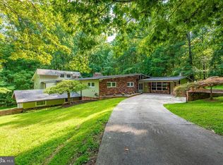 17500 Skyline Dr, Ashton, MD 20861