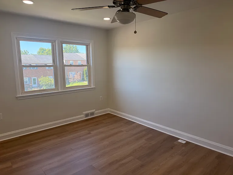 1078 Downton Rd — Photo 10