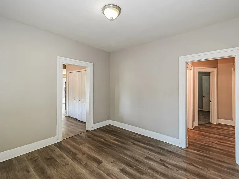 914 Allison St — Photo 6