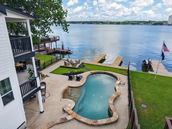 848 Lake View Dr, Montgomery, TX 77356