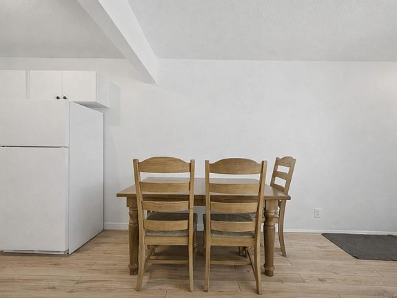 5th image of 1535 Dingwall Rd #4