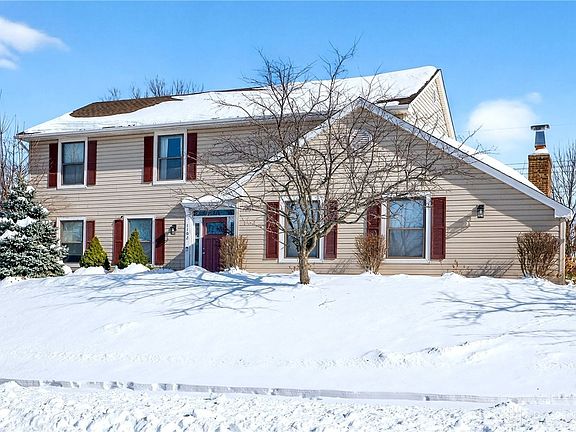 3rd image of 1102 Lord Fitzwalter Dr