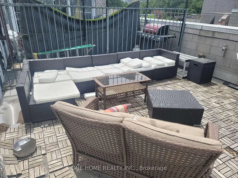 405 Dundas St W #301 — Photo 14