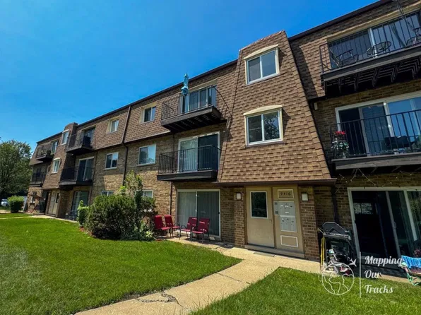 9416 Bay Colony Dr, Des Plaines, IL