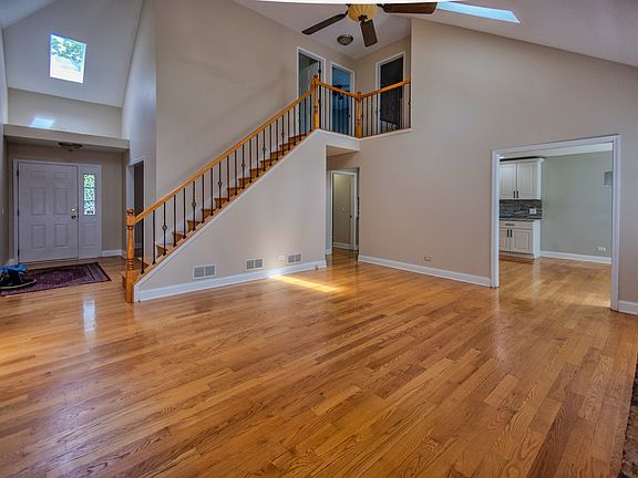 4th image of 8 Steck Ct