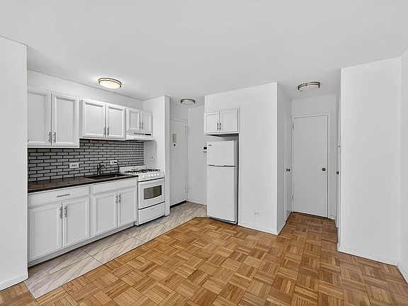 5th image of 110 E 36th St APT 1E