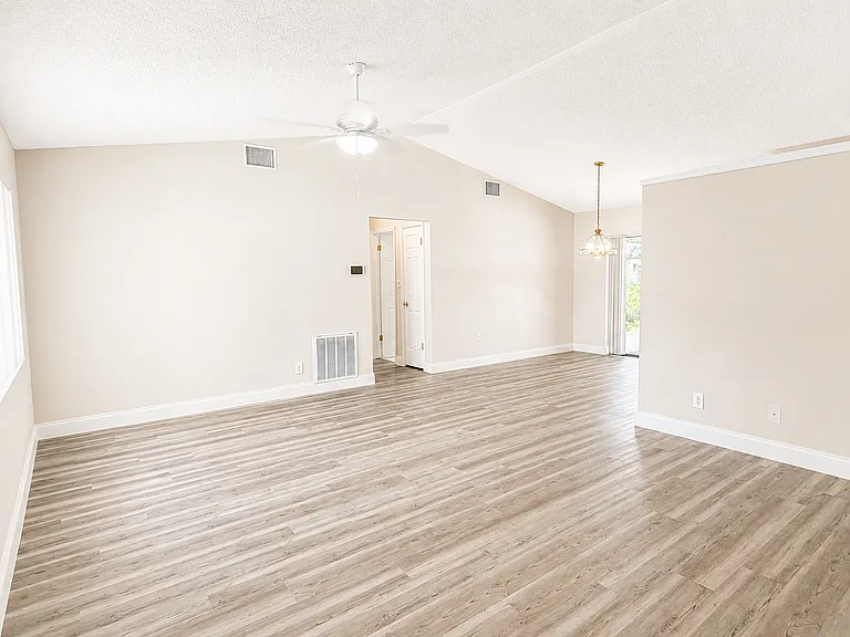 662 Castaways St NE — Photo 5