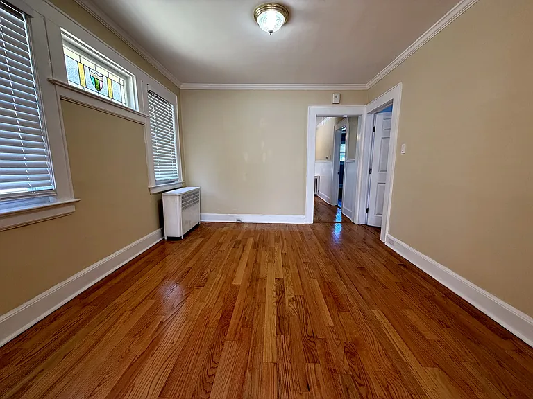 124 Burnside Ave #2 — Photo 6