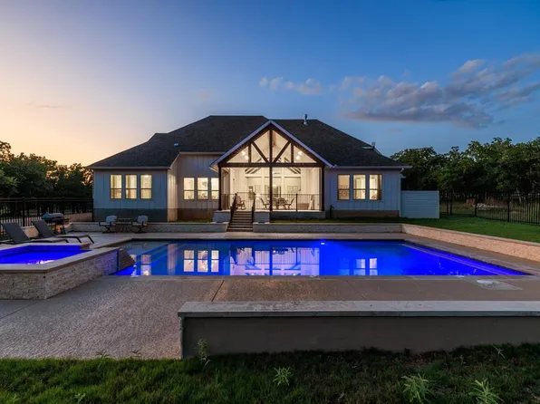 448 Mystic Oaks Trl, Fredericksburg, TX 78624