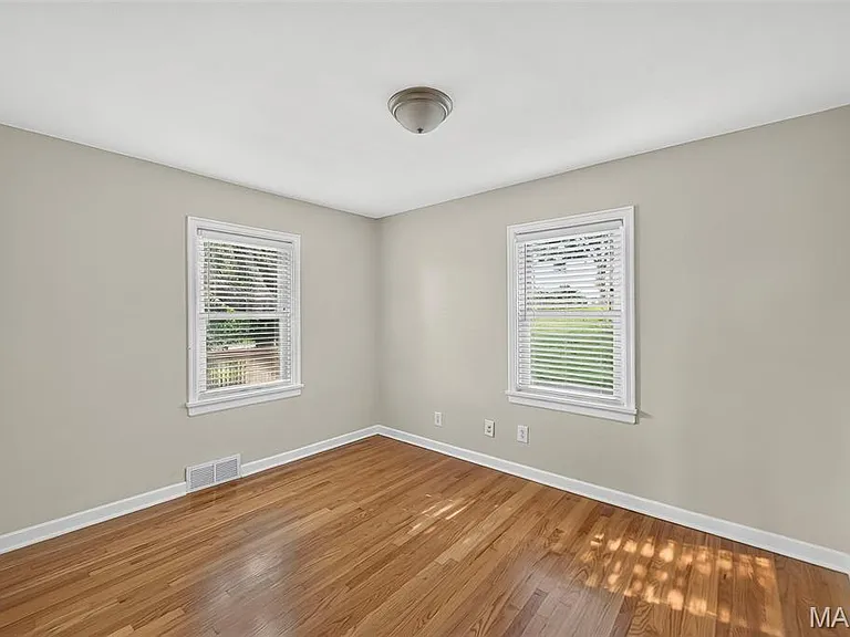 105 N Elm St — Photo 21