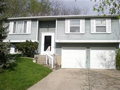 1090 Birch Tree Ln photo 1