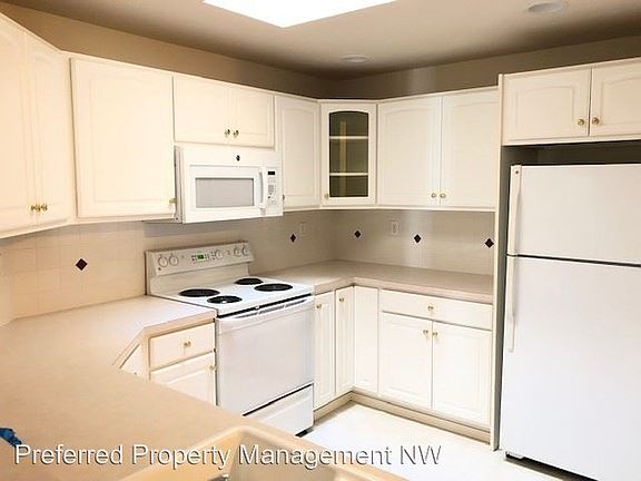 4th image of 5801 200th St SW APT 304