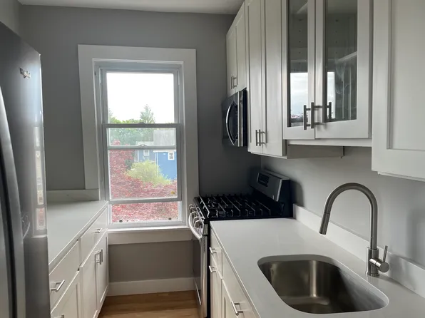 8 Kane St APT 3, New Bedford, MA 02740