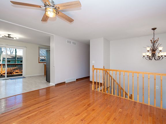 4th image of 424 Woodland Ave