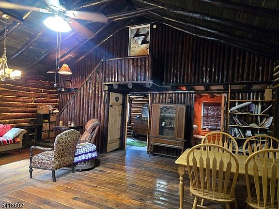 5th image of 40 Meyers Rd