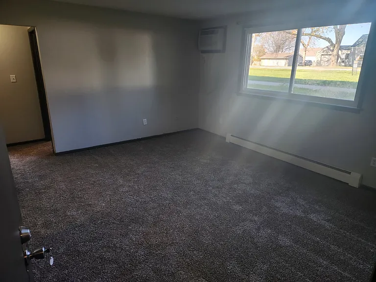 450 Laurel St — Photo 15