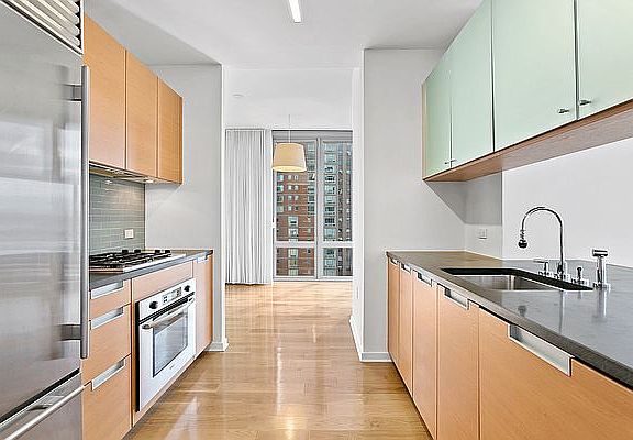 4th image of 310 W 52nd St APT 17B