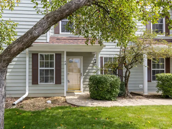 4 Taylor Ct #A, Streamwood, IL 60107