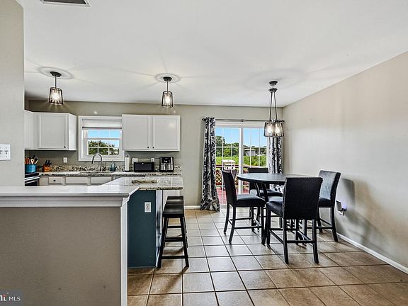 5th image of 118 Versailles Ct