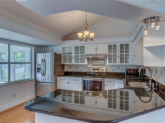5th image of 9124 Cypress Dr N