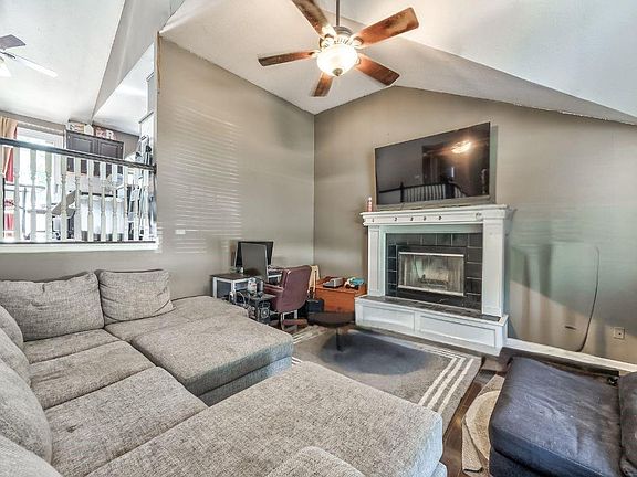 2nd image of 1904 NW Harbor Pl