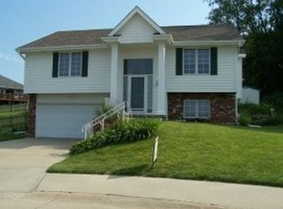 323 Leeds Cir, Council Bluffs, IA 51503