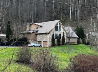 1028 Squire Branch Rd, Grundy, VA 24614