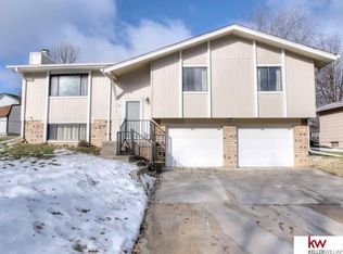 8710 Bayberry Rd, La Vista, NE 68128