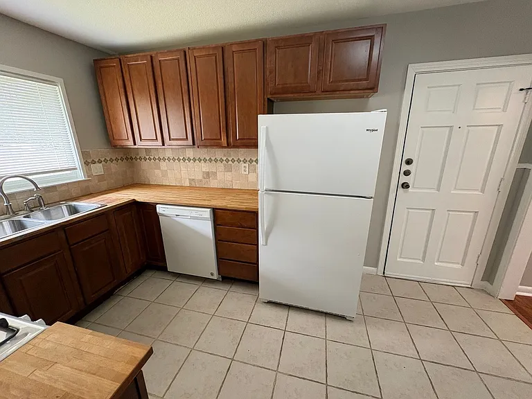 1307 Corona Dr — Photo 10