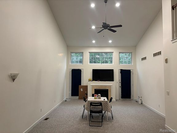 4th image of 44700 Heather Ln #19