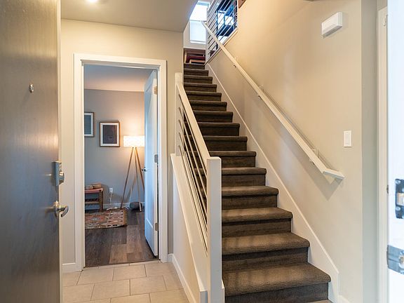 3rd image of 403 Lug Ln
