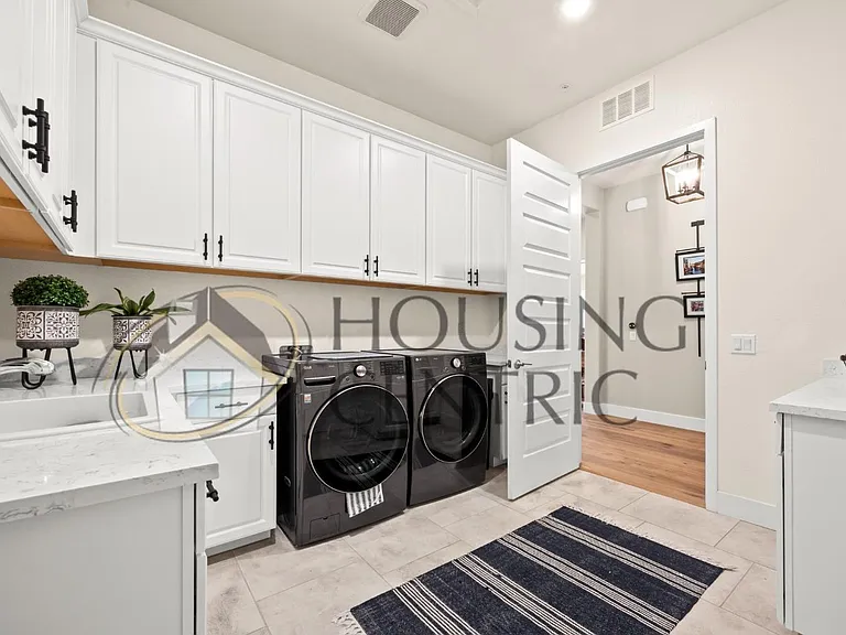 3061 Calypso Cir — Photo 46