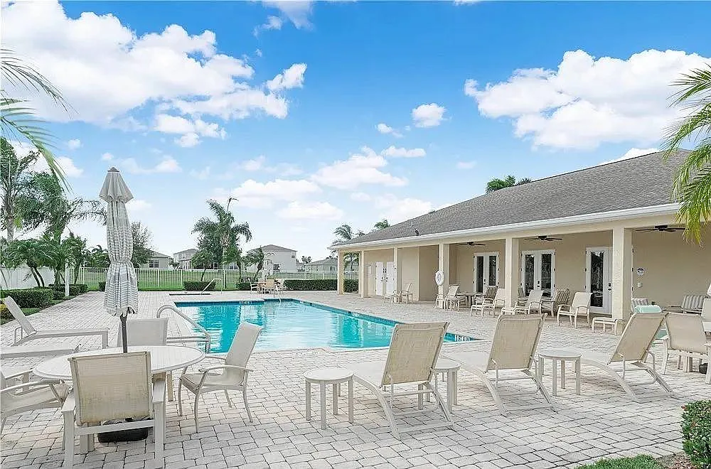 4 bed, 1517 sqft, $1,995 — Photo 3