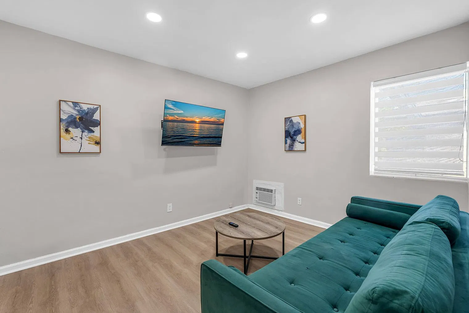 2 bed, 1.0 bath, 990 sqft, $7,174 — Photo 4