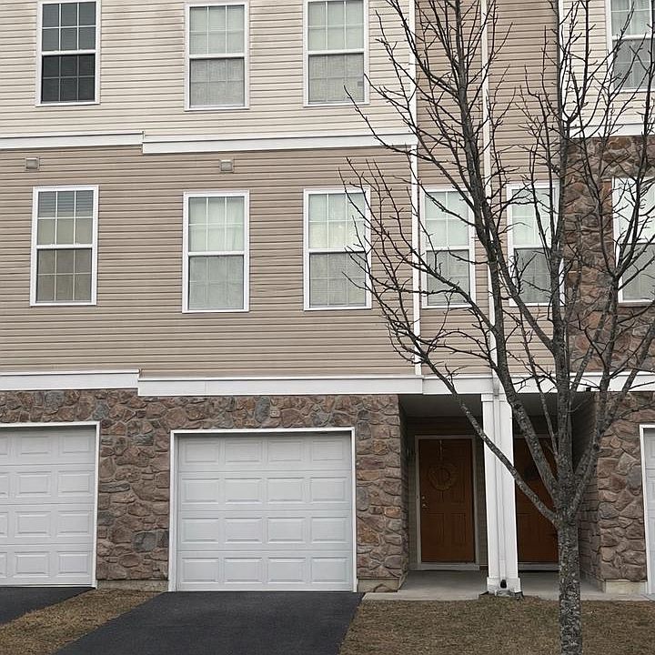 1st image of 10 Rowand Way E