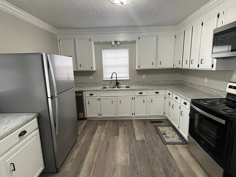 228 Becca Ln