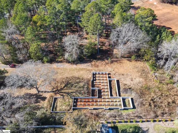 520 Blacks Dr, Greenville, SC 29615