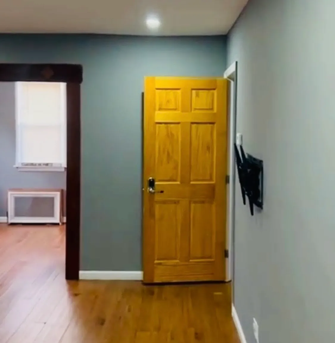 2 bed, 900 sqft, $1,200 — Photo 1